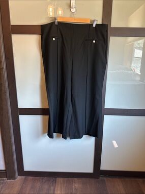 White House Black Market Women’s Black Cropped Dress Pants size 18S.